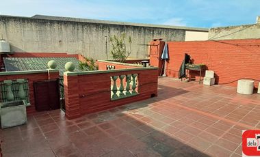 Casa en venta c/ patio, terraza y garage en Parque Patricios