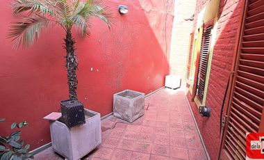 Casa en venta c/ patio, terraza y garage en Parque Patricios