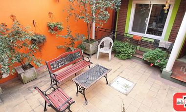 Casa en venta c/ patio, terraza y garage en Parque Patricios