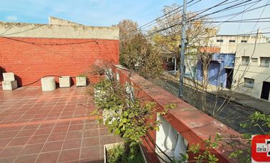 Casa en venta c/ patio, terraza y garage en Parque Patricios