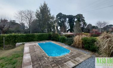 RETASADA. Propiedad de categoría en venta en Sierra de los Padres. Gas Natural