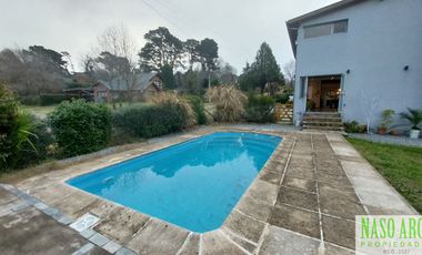 RETASADA. Propiedad de categoría en venta en Sierra de los Padres. Gas Natural