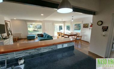 Hermosa Casa con excelente diseño en venta en Sierra de los Padres. Gas Natural