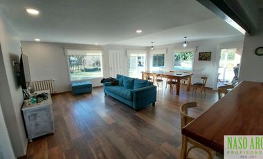 Hermosa Casa con excelente diseño en venta en Sierra de los Padres. Gas Natural