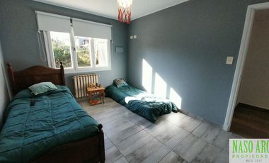 Hermosa Casa con excelente diseño en venta en Sierra de los Padres. Gas Natural