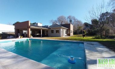 Hermosa Casa con excelente diseño en venta en Sierra de los Padres. Gas Natural