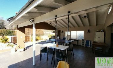 Hermosa Casa con excelente diseño en venta en Sierra de los Padres. Gas Natural