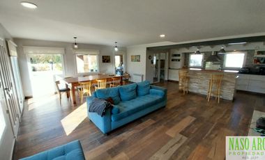 Hermosa Casa con excelente diseño en venta en Sierra de los Padres. Gas Natural