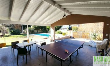 Hermosa Casa con excelente diseño en venta en Sierra de los Padres. Gas Natural