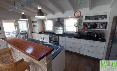 Hermosa Casa con excelente diseño en venta en Sierra de los Padres. Gas Natural