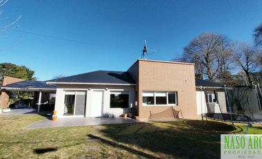 Hermosa Casa con excelente diseño en venta en Sierra de los Padres. Gas Natural