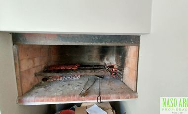 Hermosa Casa con excelente diseño en venta en Sierra de los Padres. Gas Natural