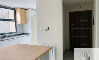 Departamento en venta c/ cochera en Área Centro Este