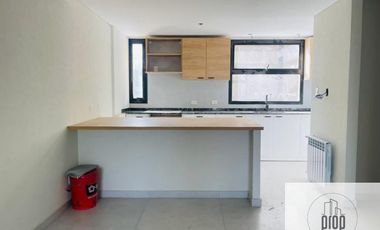 Departamento en venta c/ cochera en Área Centro Este