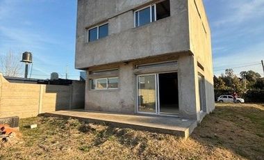 Casa en venta c/ cochera en Villa Parque Sicardi
