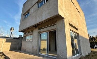Casa en venta c/ cochera en Villa Parque Sicardi
