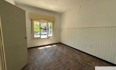 Casa en venta c/ cochera en 9 de Julio