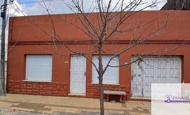 Casa en venta c/ cochera en 9 de Julio
