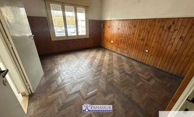 Casa en venta c/ cochera en 9 de Julio