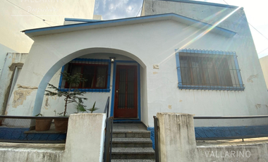 Casa céntrica con patio, Bolívar 229, Colón.