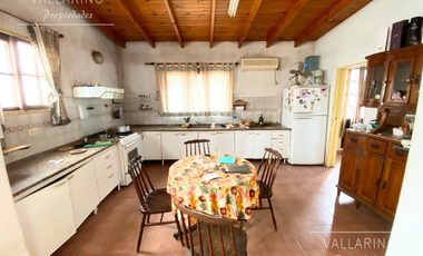 Casa céntrica con patio, Bolívar 229, Colón.