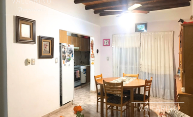 2 Dúplex, 2 dormitorios con patio, Bolívar 873, Colón.