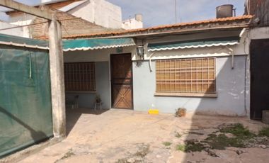 VENTA. Lote de 8,66 x 25mts. Casa ideal para 2 familias. VILLA MADERO.