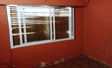VENTA. Lote de 8,66 x 25mts. Casa ideal para 2 familias. VILLA MADERO.