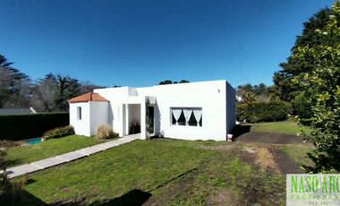 RETASADA!! PROPIEDAD DE CATEGORIA EN VENTA EN SIERRA DE LOS PADRES. GAS NATURAL