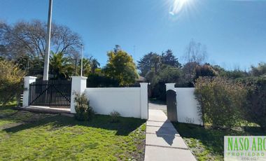 RETASADA!! PROPIEDAD DE CATEGORIA EN VENTA EN SIERRA DE LOS PADRES. GAS NATURAL