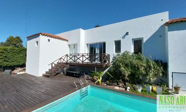 RETASADA!! PROPIEDAD DE CATEGORIA EN VENTA EN SIERRA DE LOS PADRES. GAS NATURAL