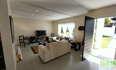 RETASADA!! PROPIEDAD DE CATEGORIA EN VENTA EN SIERRA DE LOS PADRES. GAS NATURAL