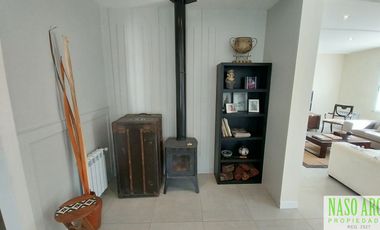 RETASADA!! PROPIEDAD DE CATEGORIA EN VENTA EN SIERRA DE LOS PADRES. GAS NATURAL