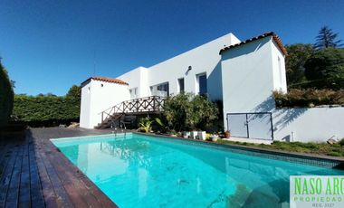 RETASADA!! PROPIEDAD DE CATEGORIA EN VENTA EN SIERRA DE LOS PADRES. GAS NATURAL