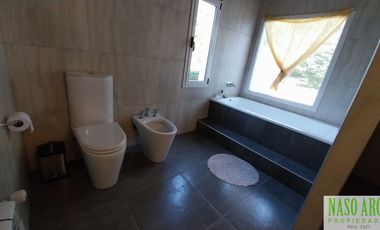 RETASADA!! PROPIEDAD DE CATEGORIA EN VENTA EN SIERRA DE LOS PADRES. GAS NATURAL