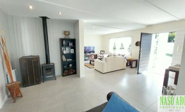 RETASADA!! PROPIEDAD DE CATEGORIA EN VENTA EN SIERRA DE LOS PADRES. GAS NATURAL