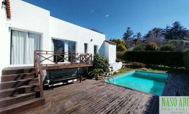 RETASADA!! PROPIEDAD DE CATEGORIA EN VENTA EN SIERRA DE LOS PADRES. GAS NATURAL