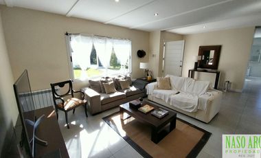 RETASADA!! PROPIEDAD DE CATEGORIA EN VENTA EN SIERRA DE LOS PADRES. GAS NATURAL