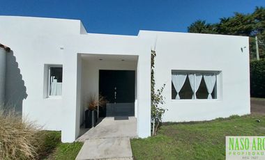 RETASADA!! PROPIEDAD DE CATEGORIA EN VENTA EN SIERRA DE LOS PADRES. GAS NATURAL