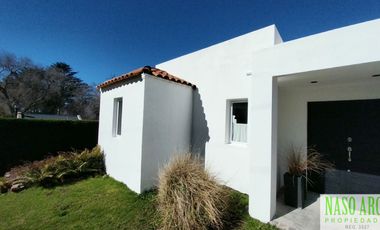 RETASADA!! PROPIEDAD DE CATEGORIA EN VENTA EN SIERRA DE LOS PADRES. GAS NATURAL