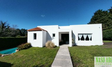 RETASADA!! PROPIEDAD DE CATEGORIA EN VENTA EN SIERRA DE LOS PADRES. GAS NATURAL