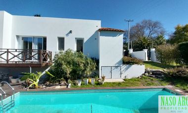 RETASADA!! PROPIEDAD DE CATEGORIA EN VENTA EN SIERRA DE LOS PADRES. GAS NATURAL