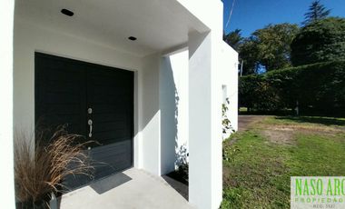 RETASADA!! PROPIEDAD DE CATEGORIA EN VENTA EN SIERRA DE LOS PADRES. GAS NATURAL