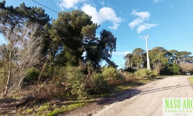 Hermoso lote en esquina en venta en Sierra de los Padres