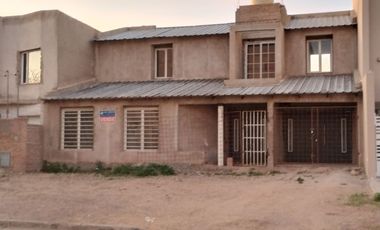 CASA EN CONST. ZONA TRIBUNALES CUTRAL-CO