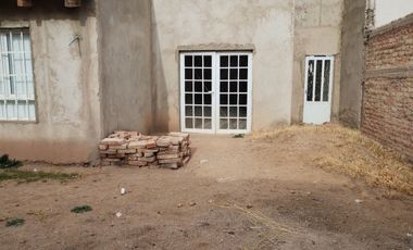 CASA EN CONST. ZONA TRIBUNALES CUTRAL-CO