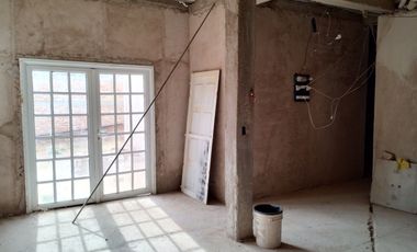 CASA EN CONST. ZONA TRIBUNALES CUTRAL-CO