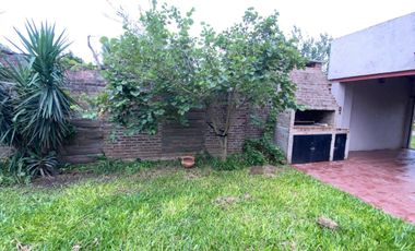 Casa en venta c/ cochera en Monte Vera