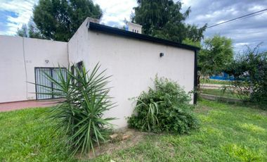 Casa en venta c/ cochera en Monte Vera