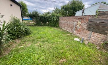 Casa en venta c/ cochera en Monte Vera